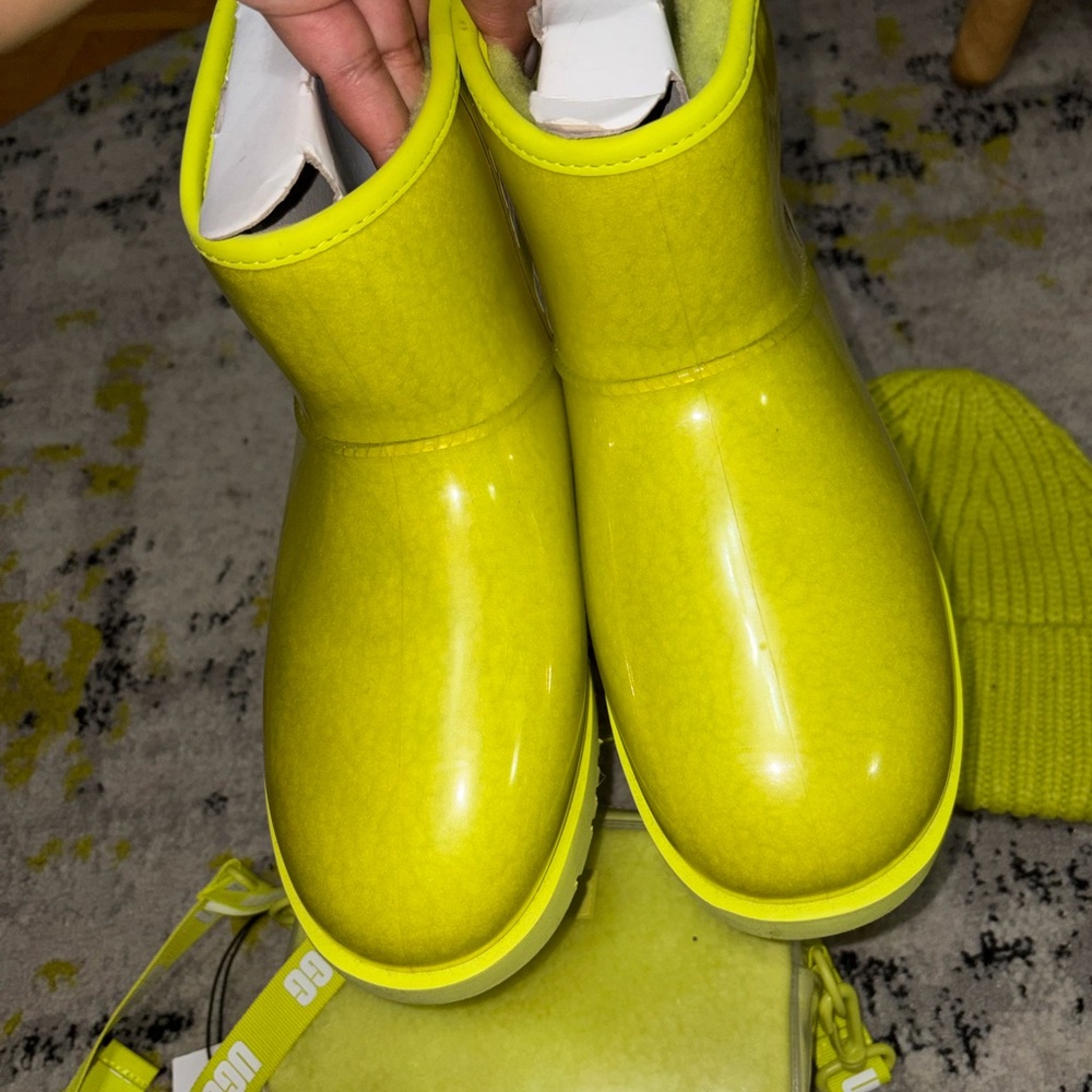 UGG Lime Green Boots, Hat & Bag BUNDLE 💚 - Picture 4 of 10